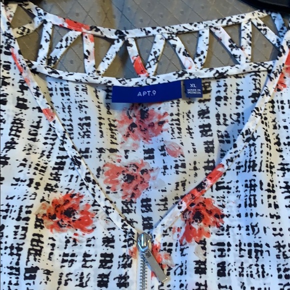 Women blouse - Picture 2 of 3